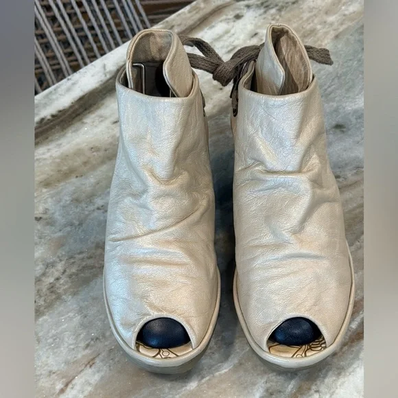 Women’s FLY LONDON Yema ivory pearl leather wedge sandals- Size 36 - Picture 3 of 11